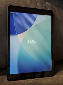 iPad 9th Gen. w/ Logitech Padfolio Keyboard