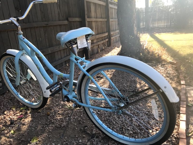 Women’s Schwinn Windwood Cruiser Bike Light Blue Daisies