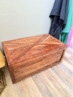Lifting coffee table with storage