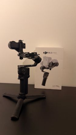 DJI RS 3 Mini Gimbal Stabilizer + SmallRig Briefcase Handle