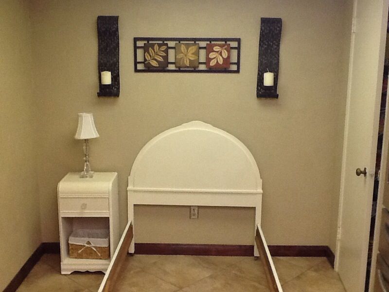 Twin bed night stand and vaniy with bench. Would look great in any bed room