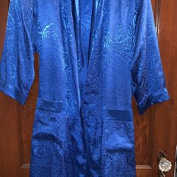 VICTORIA’S SECRET FULL LENGHT LOUNGING ROBE w/ POCKETS BLUE PAISLEY DESIGN “ UNUSED NEVER WORN “ 19” Shoulder x 54” LENGHT  All Labels Attached