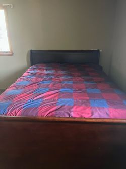 Sleigh bed