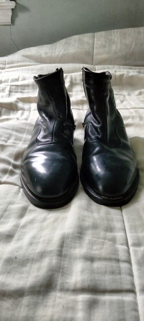 Black Leather Boots 🥾