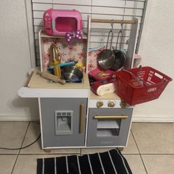 Play Kitchen And Accessories 