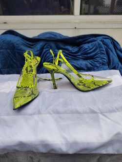 JLO Jennifer Lopez Parlata Pumps - Neon Citron Snakeskin & Clear Vinyl - Size 8 1/2