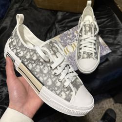 B23 LOW TOP SNEAKERS