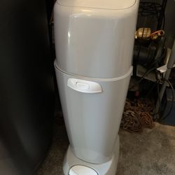 Diaper Genie Used To Dispose Of Dog Poop Bags To Avoid Stink. 