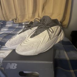 Adidas Ozelia Size 10