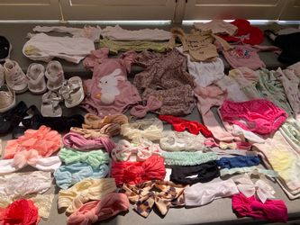 Cute baby bundle!!! Sizes between 3 months to 9months