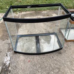 28 Gallon Bow front Fish Tank 