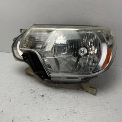 Toyota tacoma Left Driver Side halogen headlight 2012-2015
