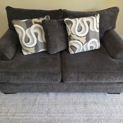 Super Comfortable Loveseat  - Luxurious Contemporary 