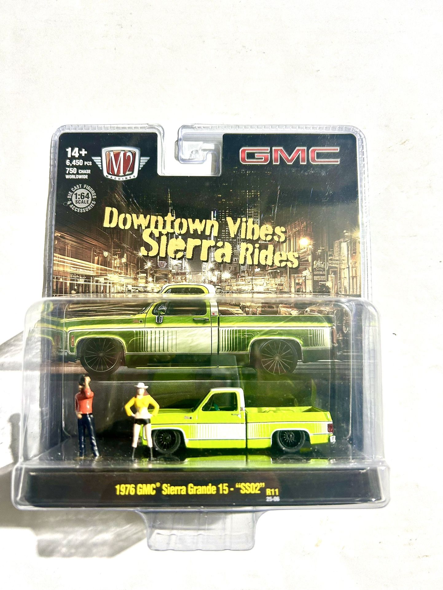 M2 Machines 1:64 GMC Sierra  C10 Squarebody 