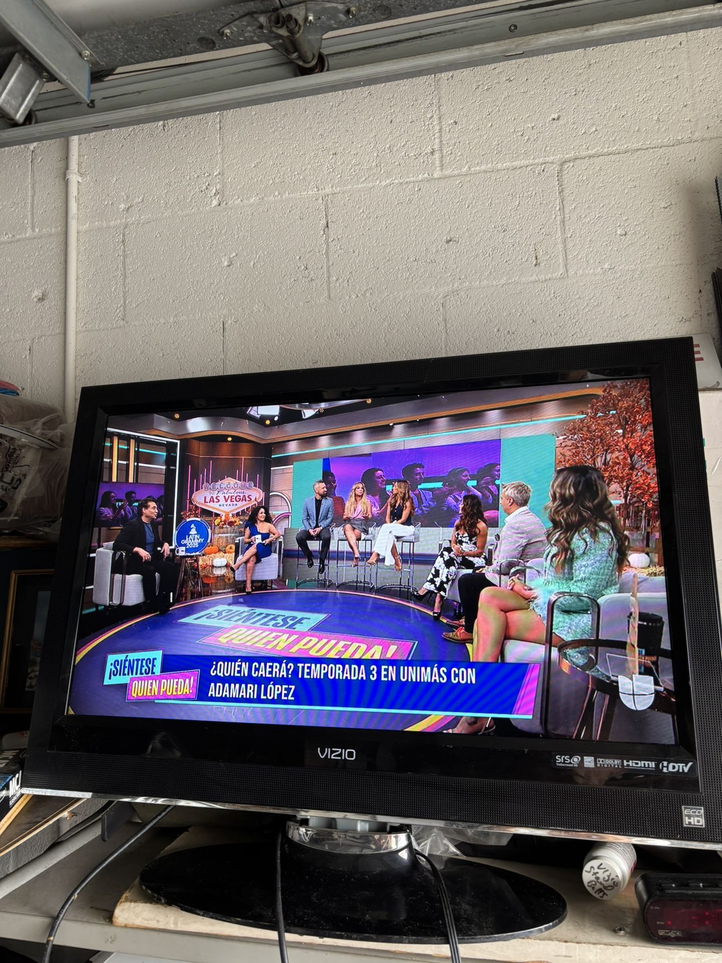 Vizio 32 Inch ECO HD Tv With Remote