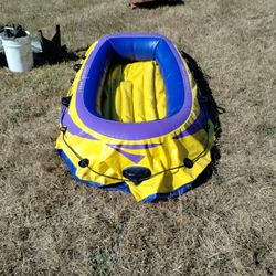 Cascade Sport C4 Raft. Needs New Plug For Outer Ring.