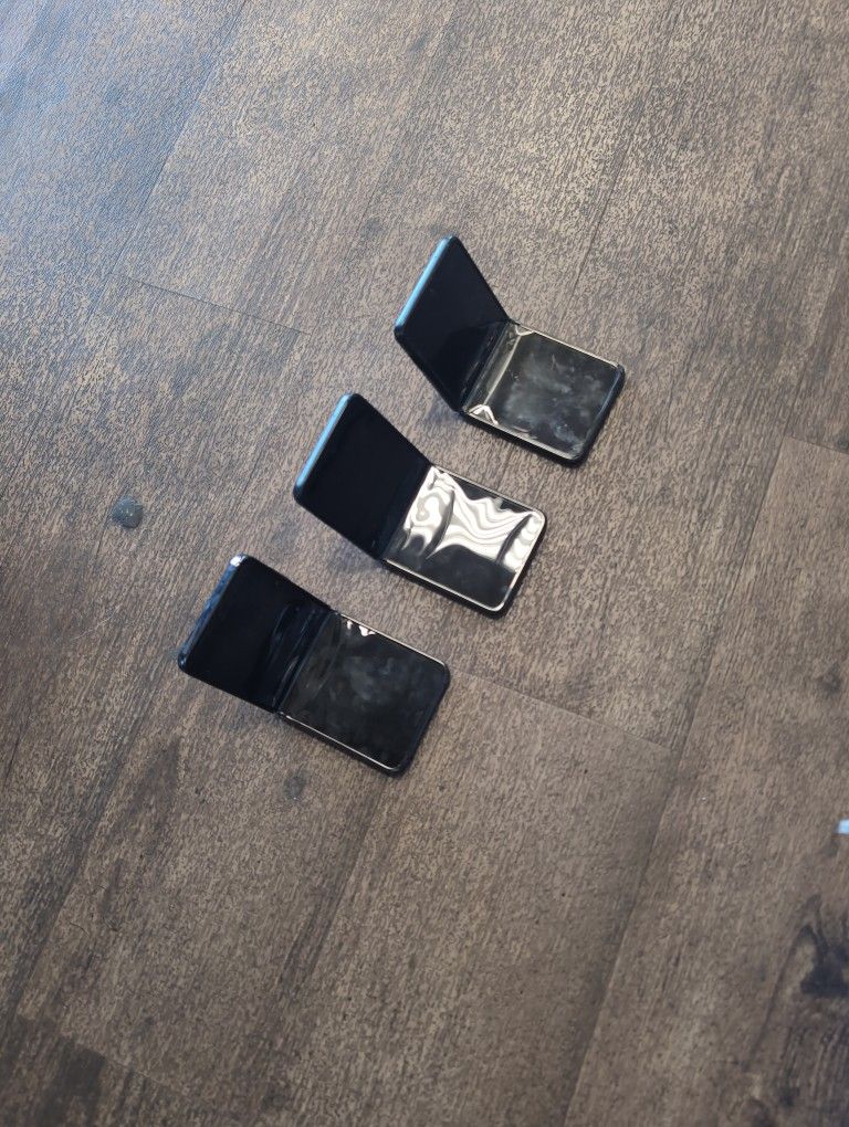 Galaxy Flip 4 Phones