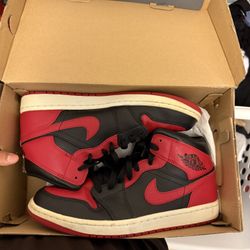 Air Jordan 1 Mid 