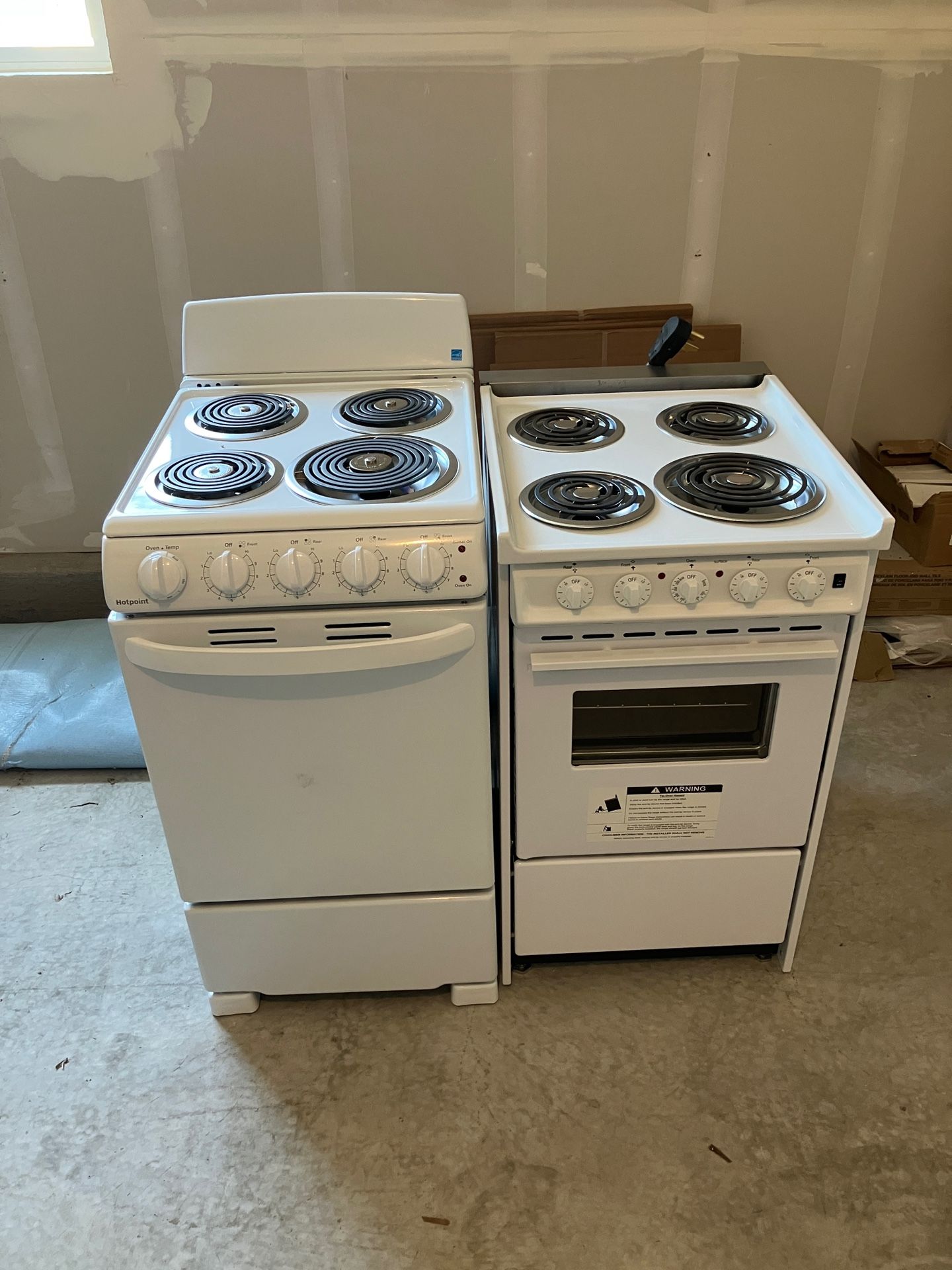 Summit Appliances 20 In. 2.3 Cu. ft. Electric Range/oven