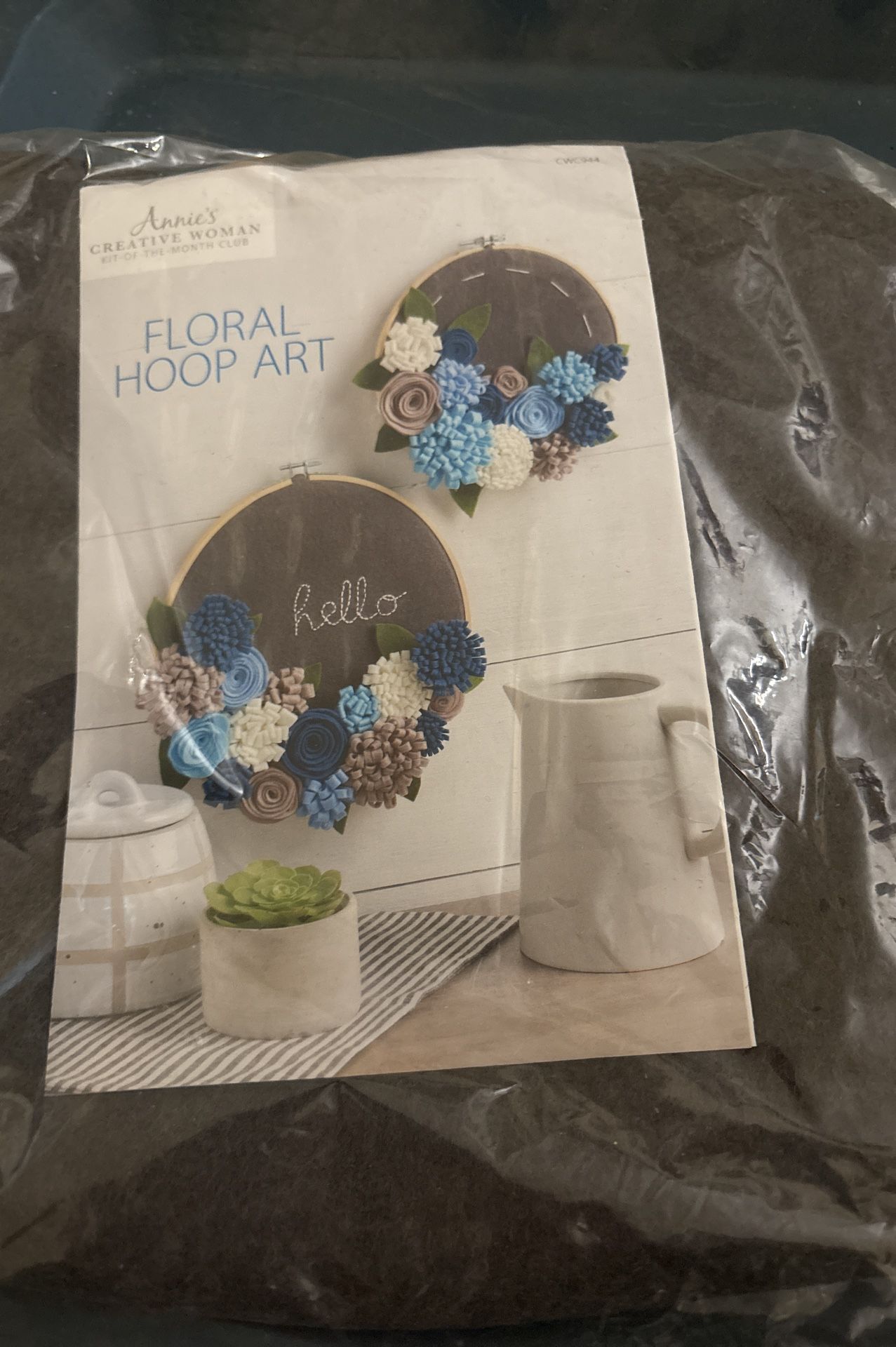 Floral hoop, art
