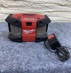 Milwaukee Cordless Job-site Radio