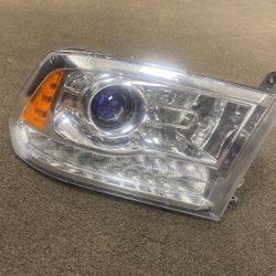 2018 Dodge 2500 Headlight Rt