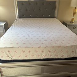 Queen size bedroom set