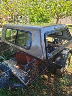 Fiberglass camper shell