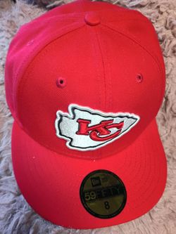 New Era 59FIFTY Kansas City Chiefs red fitted hat in size 8.