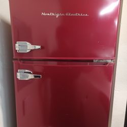 Nostalgia Electric Mini Fridge 