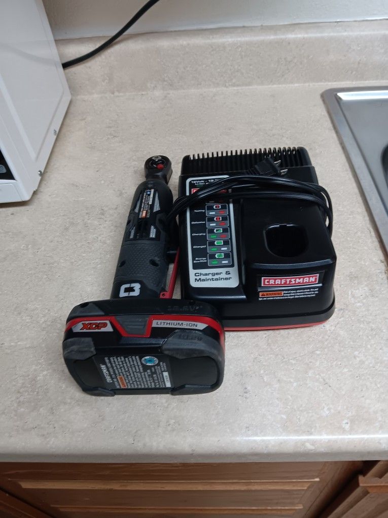 craftsman 19.2 volt cordless 3/8 ratchet with charger and battery works great like new 