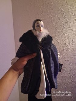 Cruella Deville Vintage Porcelain Fashion doll