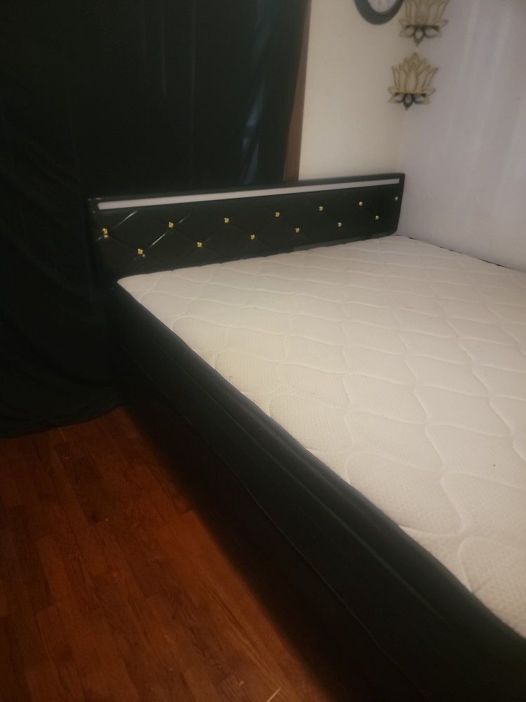 King Bed And A 55'in Smart Roku T.v. 
