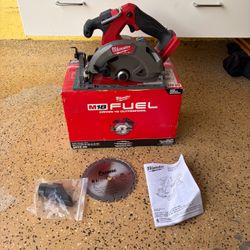 Milwaukee M18 FUEL 18V Lithium-Ion Brushless Cordless 6-1/2 in. Circular Saw (Tool-Only)