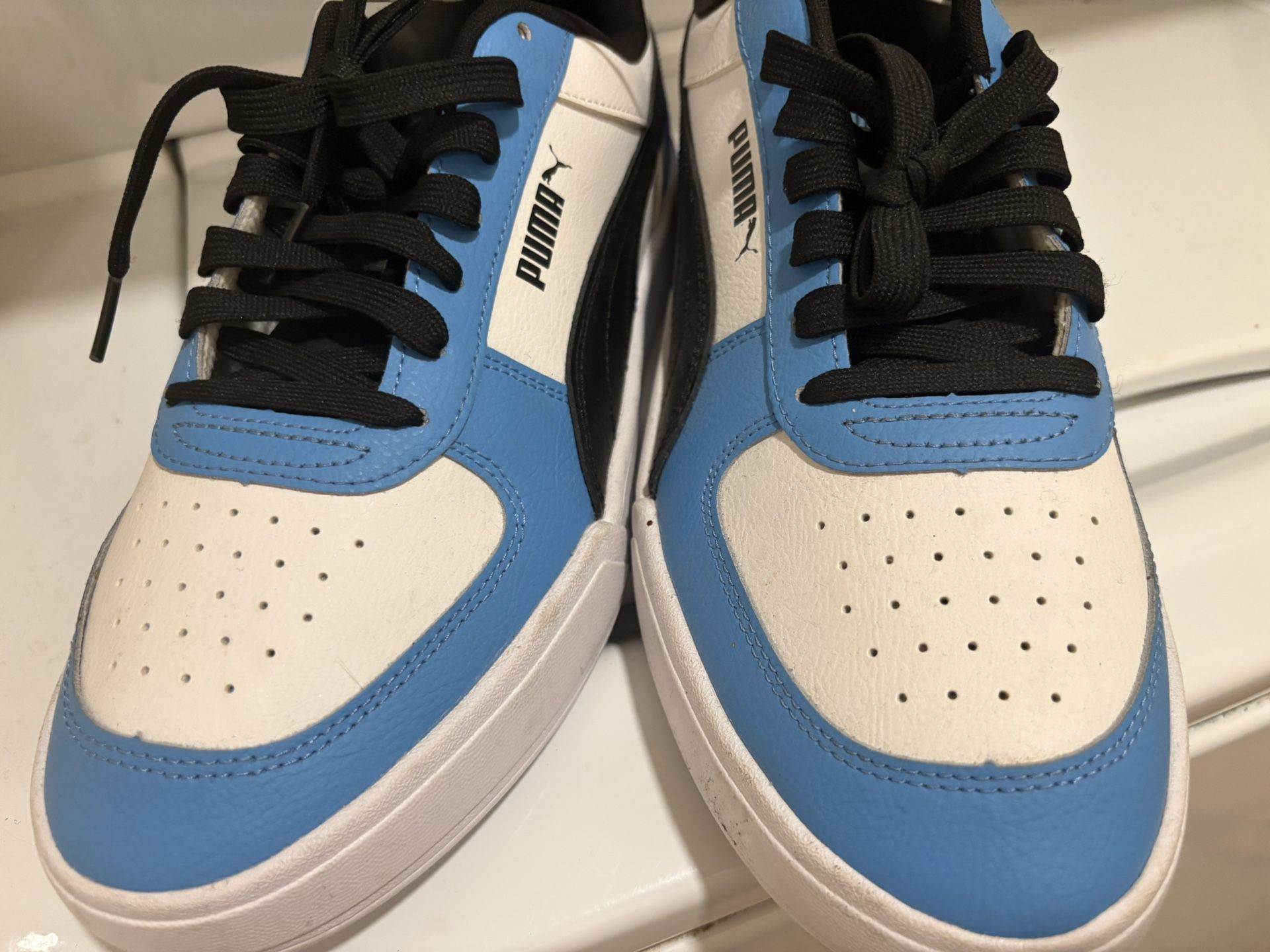 Puma Shoes Size 9 And A Half