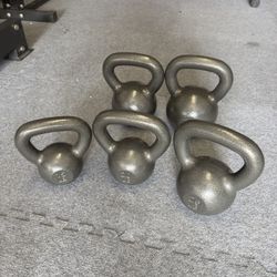 Top quality ⭐️ 15,20,25,30,35lb kettlebell. new in box 📦 $150