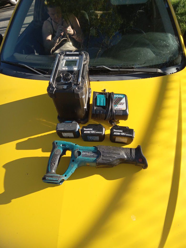 Eighteen volt makita reciprocating saw bluetooth stereo free batteries and rapid charger