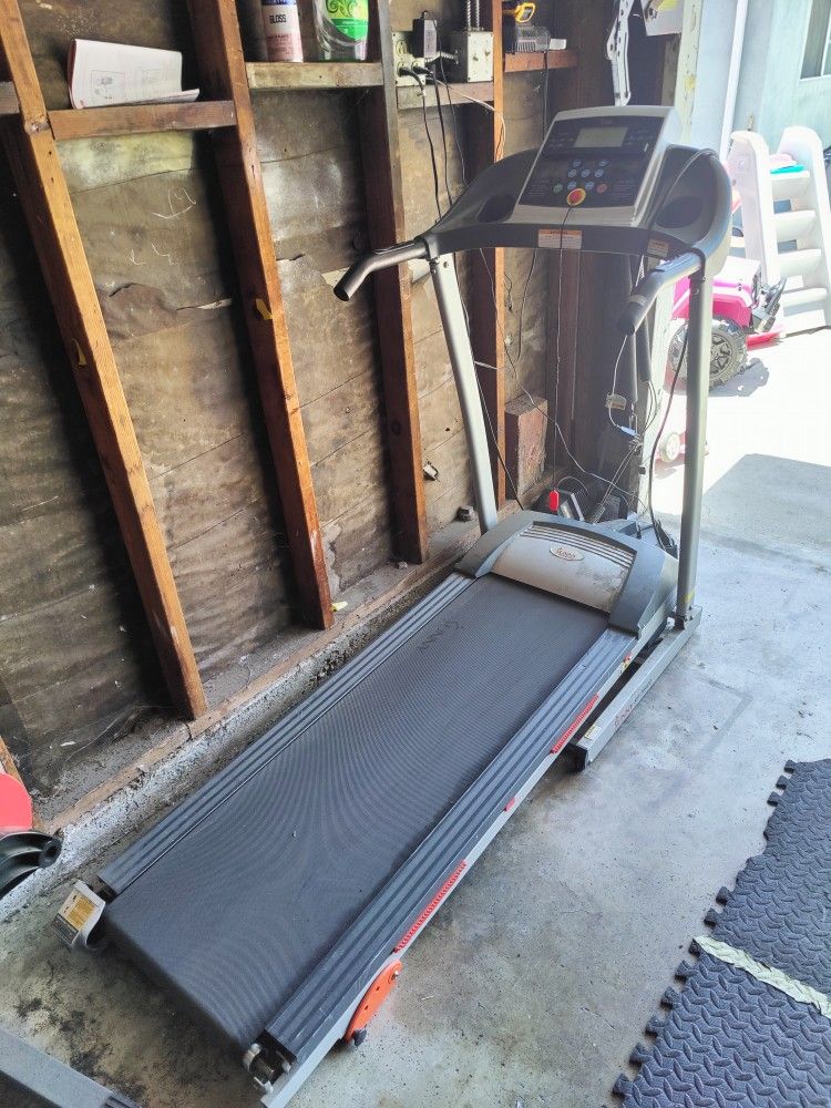 Sunny Health and Fitness Treadmill