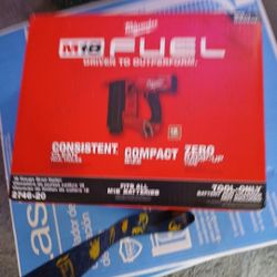 Milwaukee 18g Brad Nailer 
