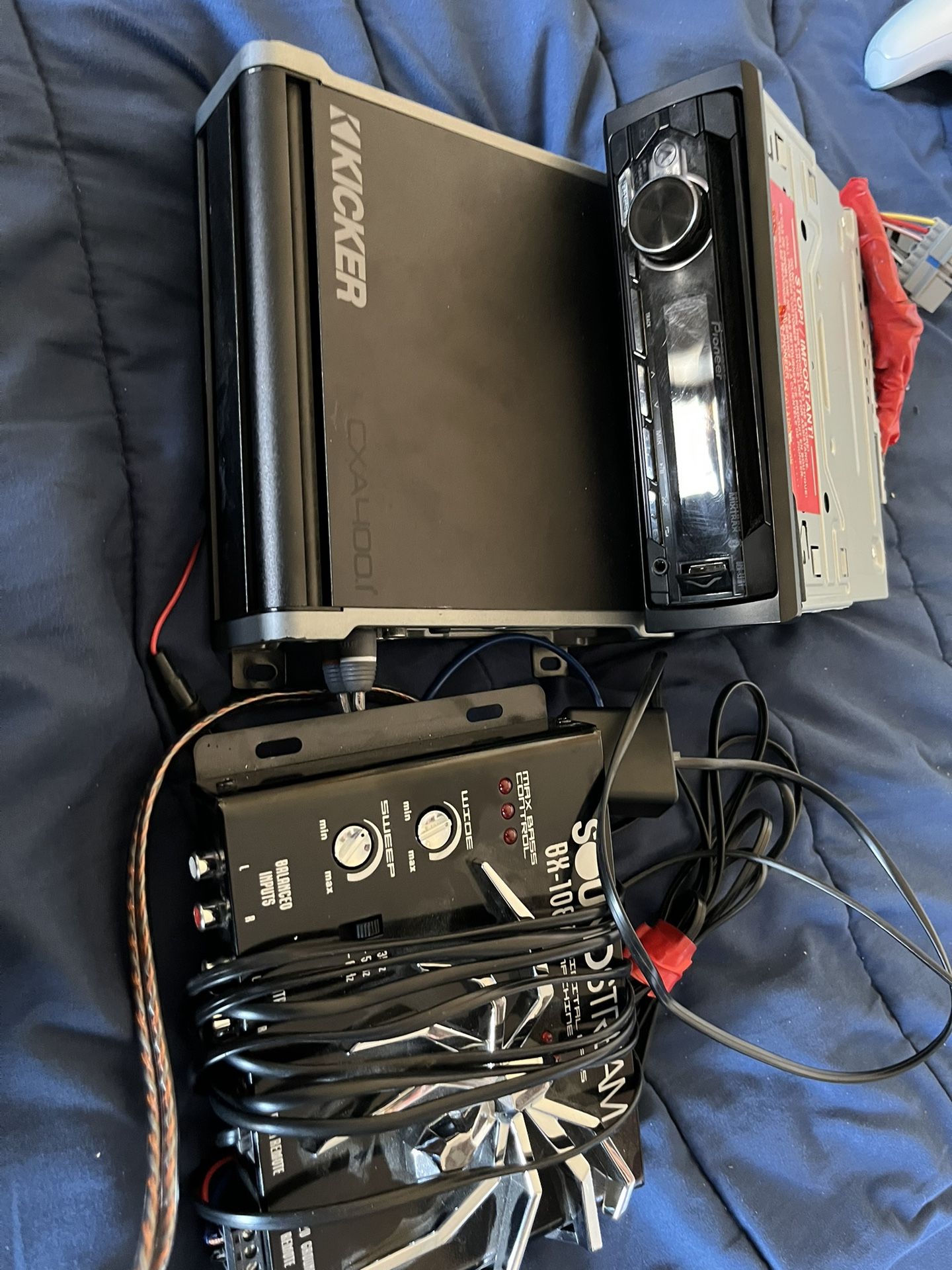 Kicker Amp Pioneer Stereo Sound stream Epicenter