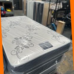 Twin size mattress/ Colchon