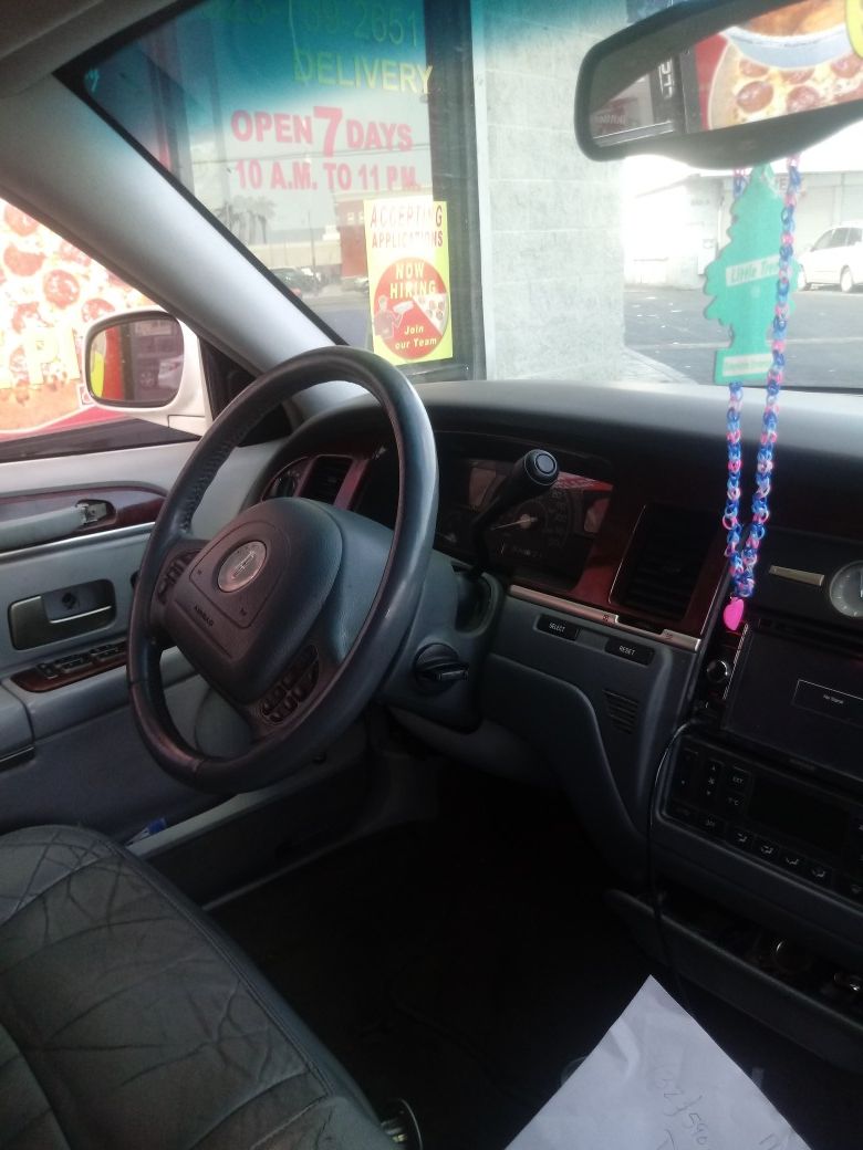 2004 Lincoln Town Car