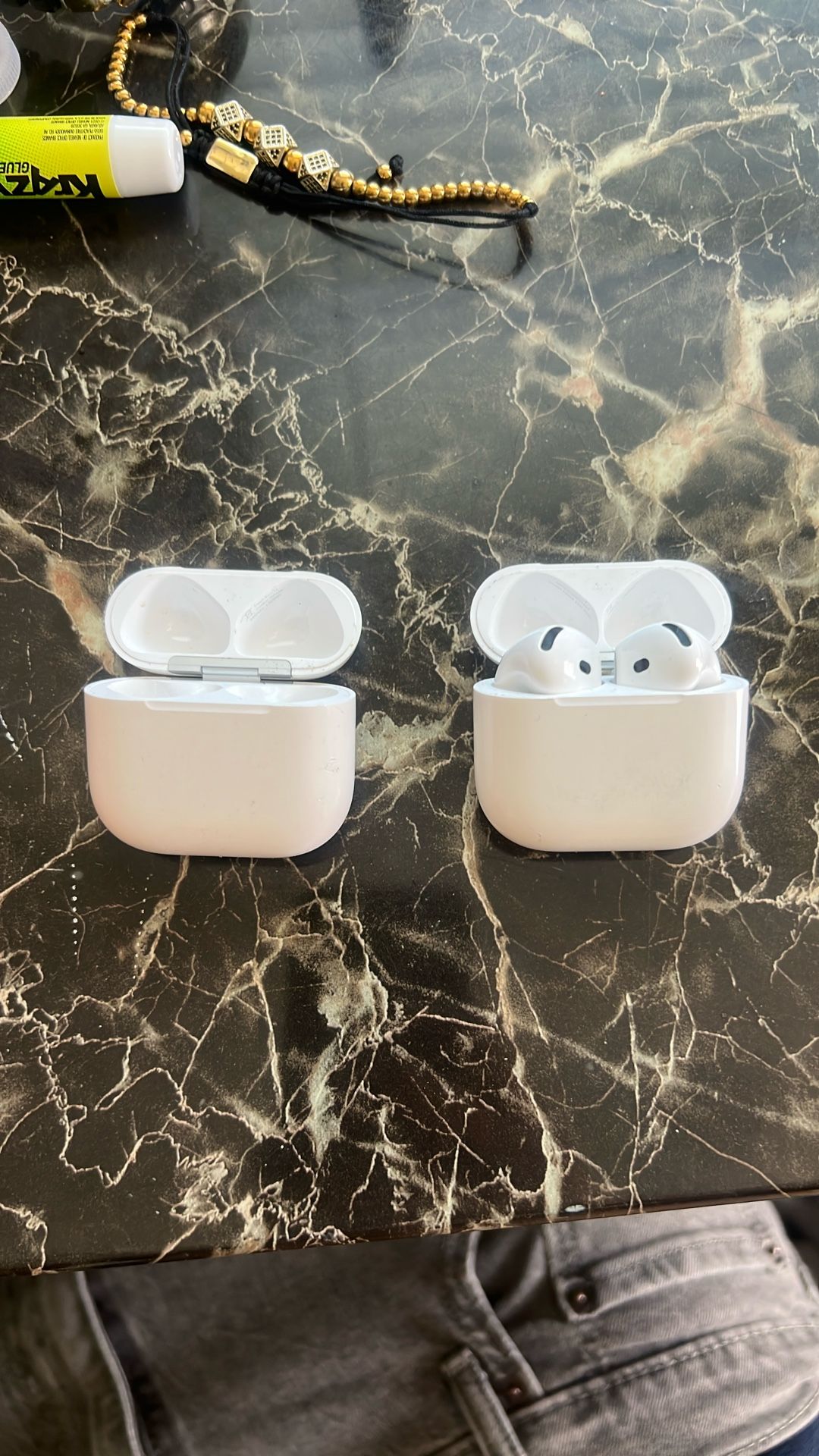 Apple earbuds