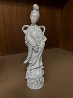 White Porcelain Guanyin Figurine