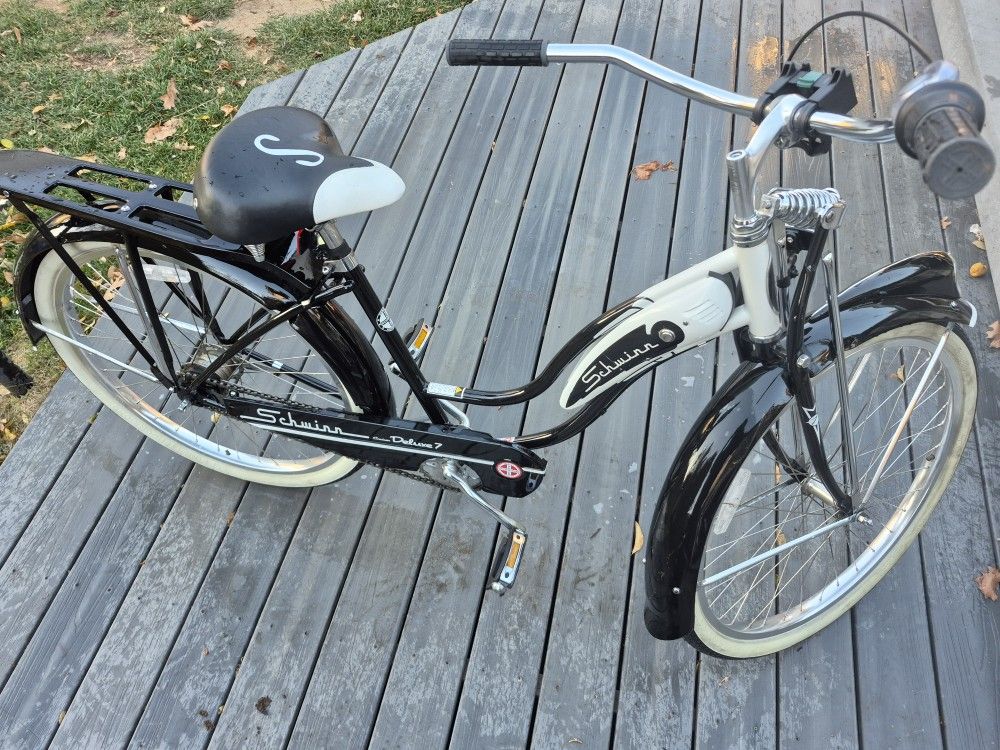FOR SALE: Schwinn Cruiser Deluxe 7 – Great Condition
