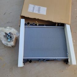 Radiador y pompa de agua nuevos.