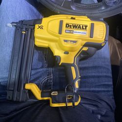 Dewalt XR Brushless 20V 18 G Brad Nailer 