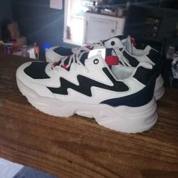 (10.5) Men's White & Black Calculated Shoes 