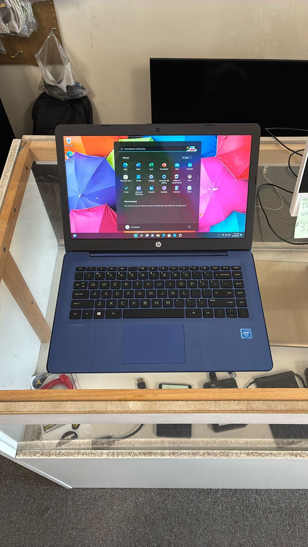 Hp Laptop Windows 11 Pro 14” 100$