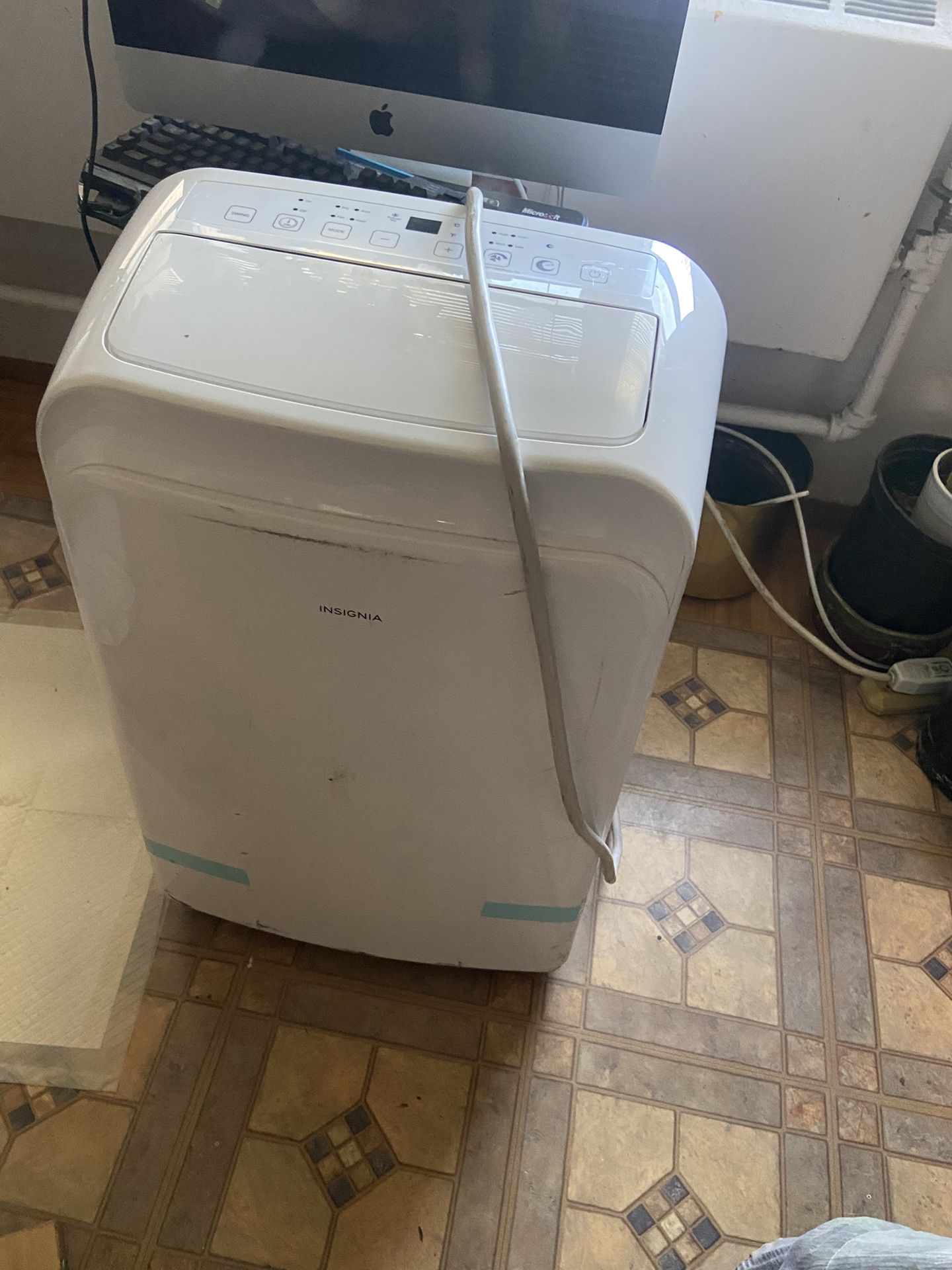 INSIGNIA NSl Portable Air Conditioner